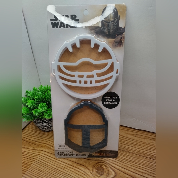 Star Wars Mandalorian Breakfast Silicone Cooking Molds - Picture 2 of 6